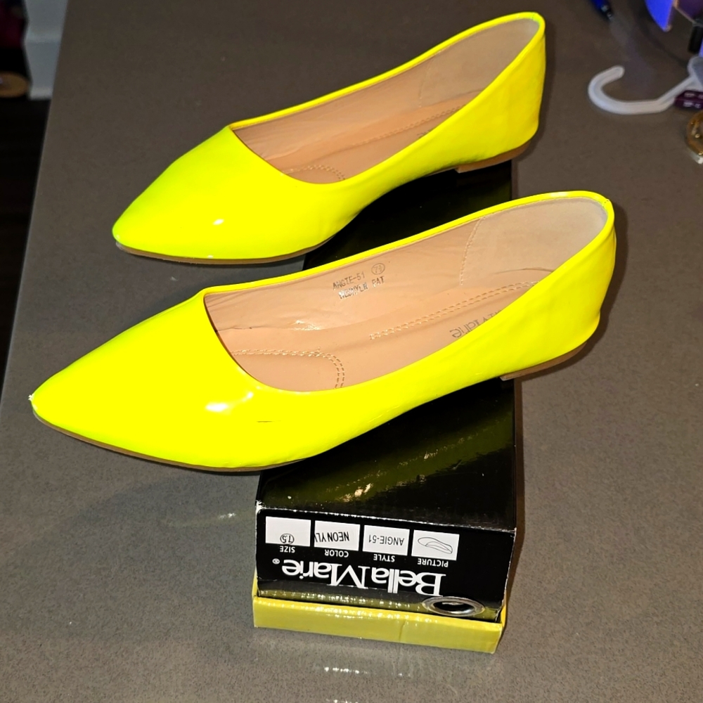 Neon yellow flats w/point toe